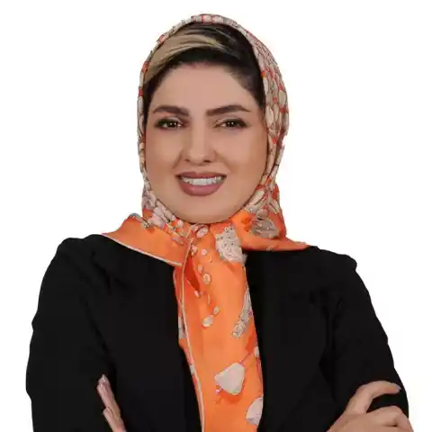 نادیا فخار
